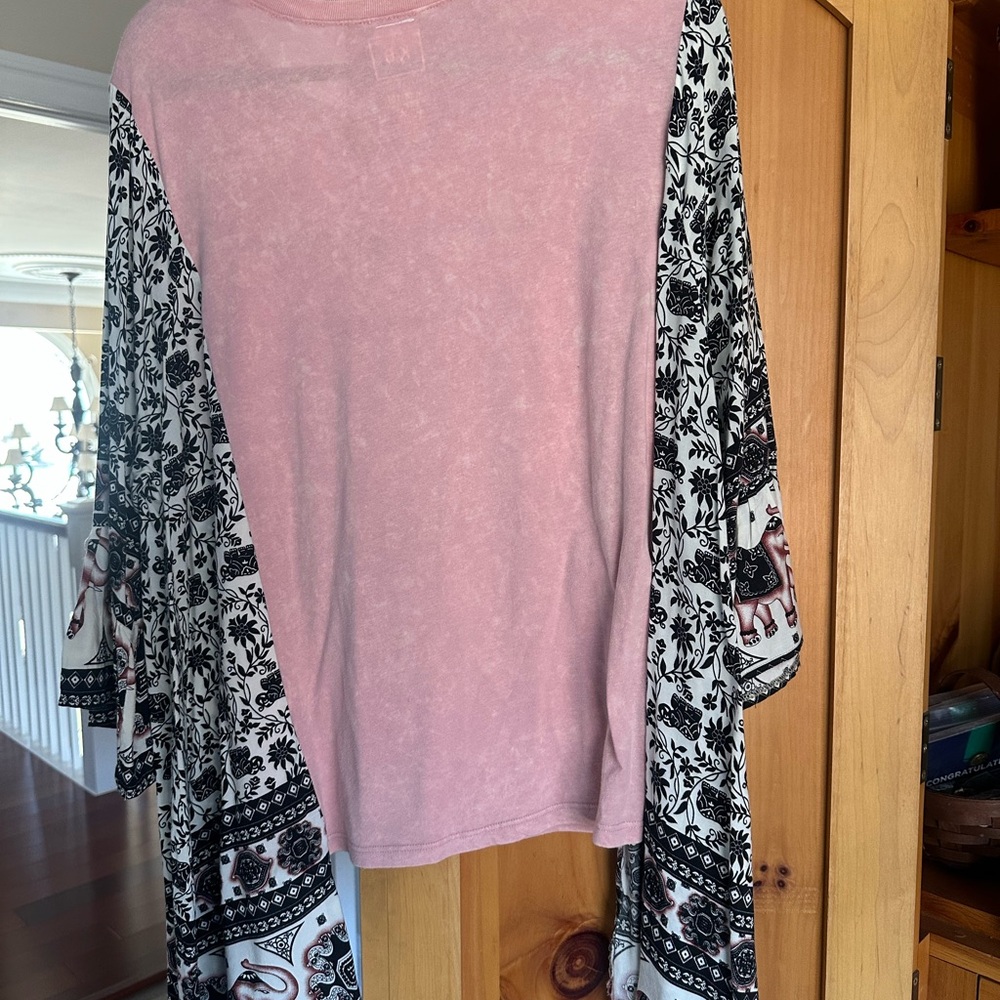 Kane Brown Graphic Women's Updcycled Kimono - Picture 2 of 3
